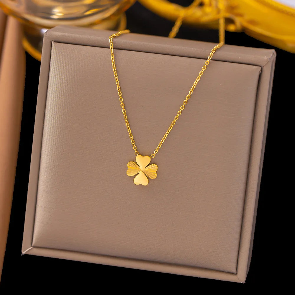 Colar de pingente de flor de aço inoxidável para mulheres cor dourada de alta qualidade