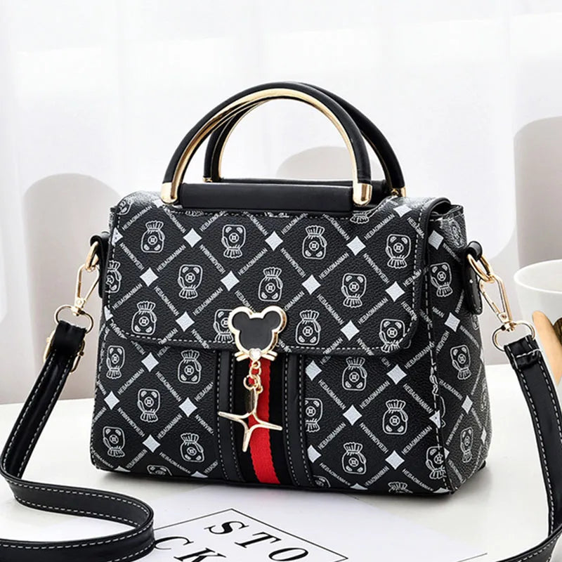 Novas bolsas da moda lançamento 2025. Bolsa de mão e ombro feminina.