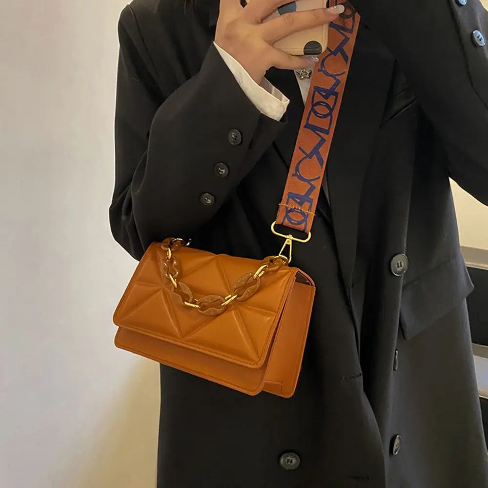 Bolsa de ombro feminina moda casual. Bolsas de couro plutônio diversas cores para qualquer tipo de ocasião.