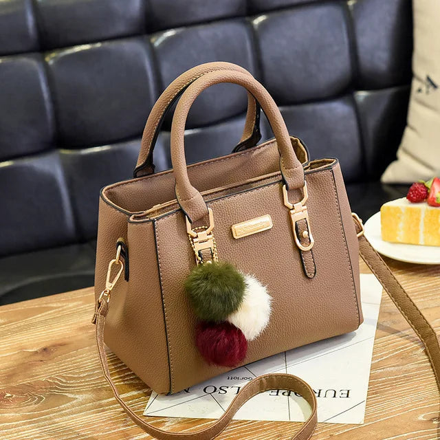 Bolsa feminina de mão com alça diversas cores. Serve para qualquer tipo de ocasião.