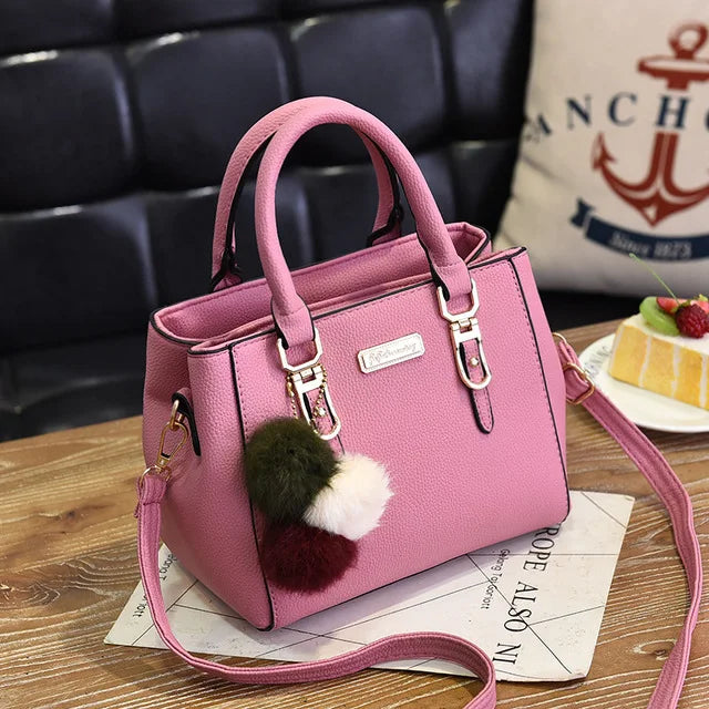Bolsa feminina de mão com alça diversas cores. Serve para qualquer tipo de ocasião.