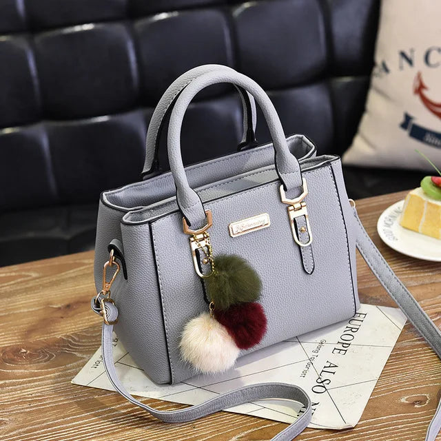 Bolsa feminina de mão com alça diversas cores. Serve para qualquer tipo de ocasião.
