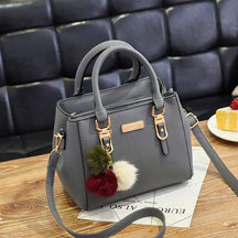 Bolsa feminina de mão com alça diversas cores. Serve para qualquer tipo de ocasião.
