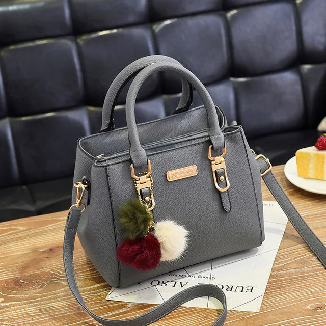 Bolsa feminina de mão com alça diversas cores. Serve para qualquer tipo de ocasião.