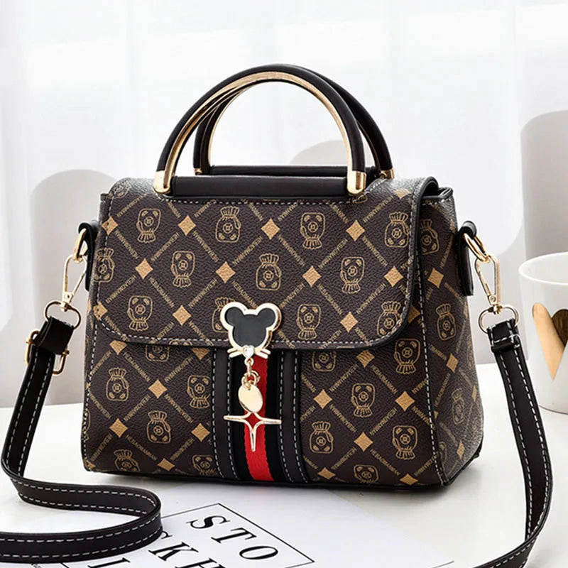 Novas bolsas da moda lançamento 2025. Bolsa de mão e ombro feminina.