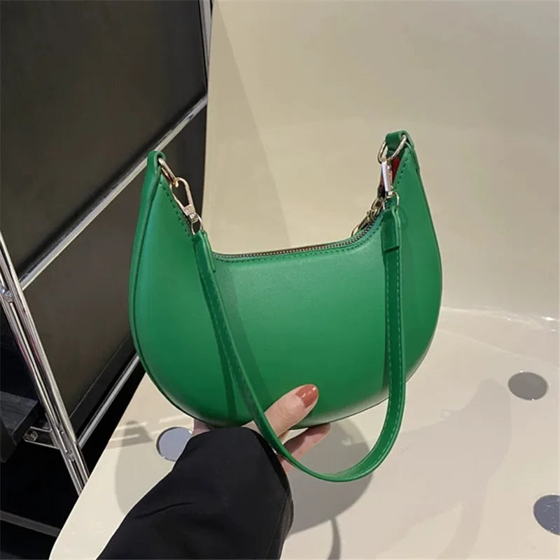 Nova bolsa de ombro elegante em forma de lua de alta qualidade.