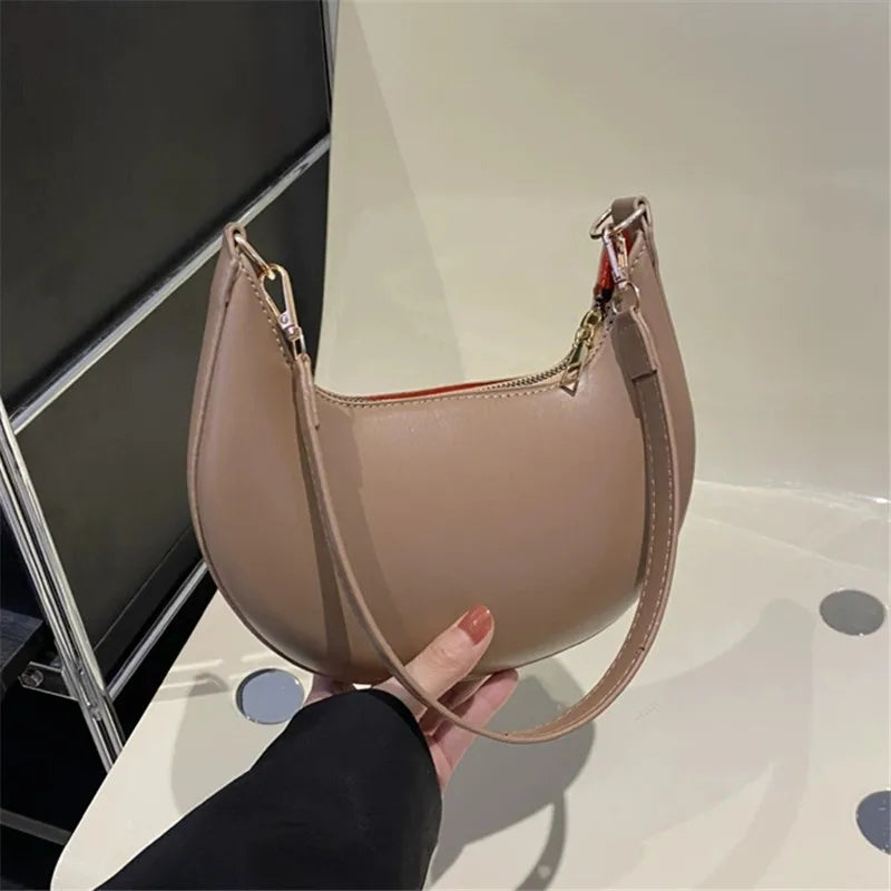 Nova bolsa de ombro elegante em forma de lua de alta qualidade.
