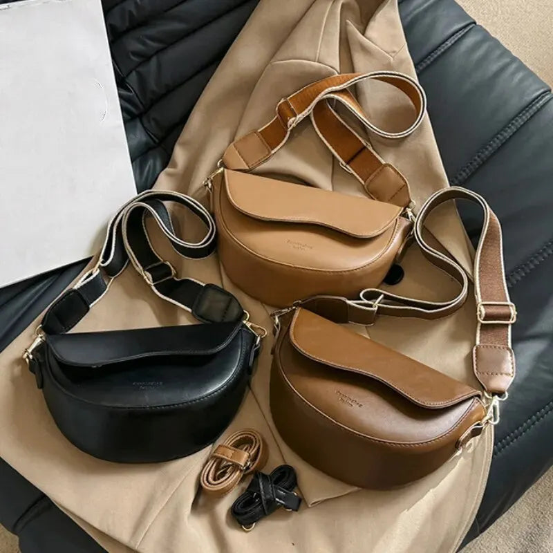 Bolsa pequena de ombro, moda feminina com designer moderno. Couro de plutônio