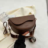 Bolsa pequena de ombro, moda feminina com designer moderno. Couro de plutônio