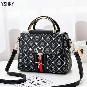 Novas bolsas da moda lançamento 2025. Bolsa de mão e ombro feminina.