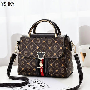 Novas bolsas da moda lançamento 2025. Bolsa de mão e ombro feminina.