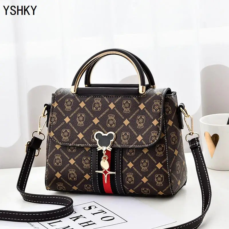 Novas bolsas da moda lançamento 2025. Bolsa de mão e ombro feminina.