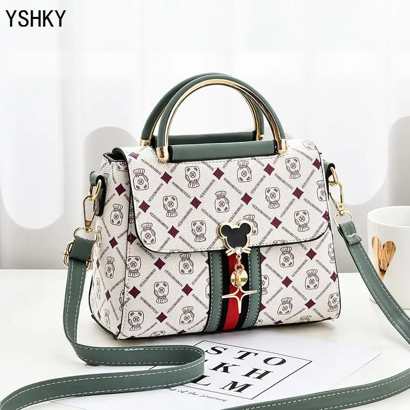 Novas bolsas da moda lançamento 2025. Bolsa de mão e ombro feminina.