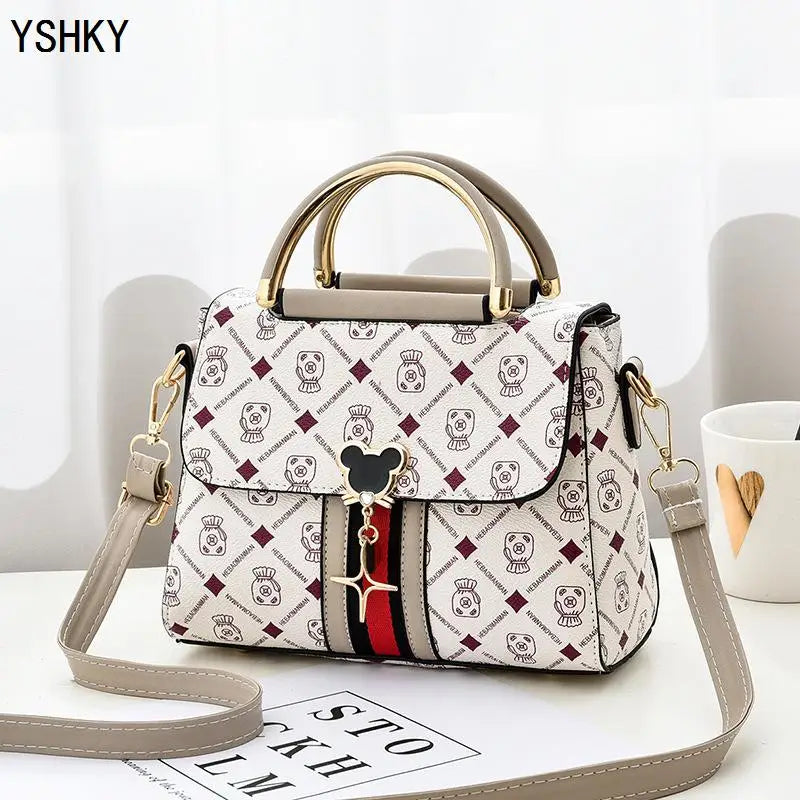 Novas bolsas da moda lançamento 2025. Bolsa de mão e ombro feminina.