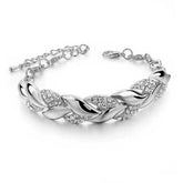 Pulseira feminina folheado a ouro com pedrinhas brilhantes de cristal.  Ajustável  no braço.