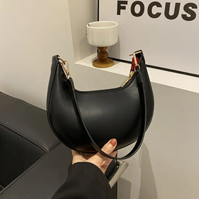Nova bolsa de ombro elegante em forma de lua de alta qualidade.